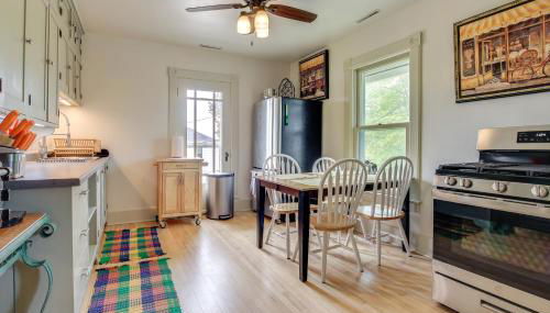 Cozy Elkhart Lake Apartment Walk to Town and Dining - Foto 2
