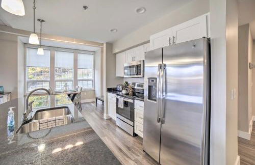 Luxe Manistee Condo with Balcony and River Views! - Foto 11