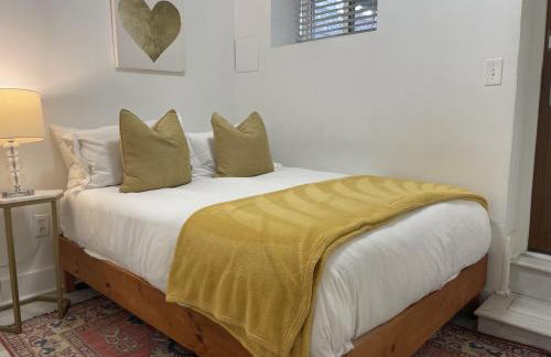 Charming 2BD1BA in Hip Area - Near Metro - Foto 7