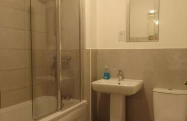 4 Bedroom Executive detached house, sleep 10, Garden, Ideal for Contractors, family and group, by home away at Ideal home & cottage - Foto 43