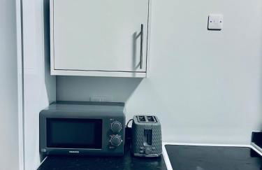 2 Bed Ground Floor Apt - outdoor access in Strood F2 - Photo 16