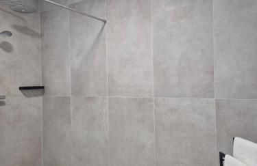 Luxsuite Still und Komfort 1 Balkon Grill TV-75 Zoll - Foto 16