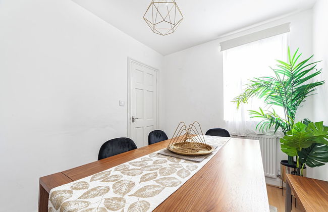 Spacious & Chic 3bed House in London - Photo 24