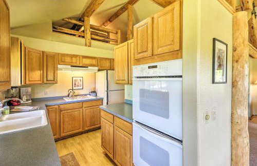 Quiet Trego Resort Home with Lake, Pavilion and Trails - Foto 10