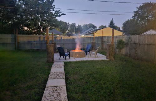 Spacious Duplex by Fairgrounds & Downtown with Fire Pit - Foto 7