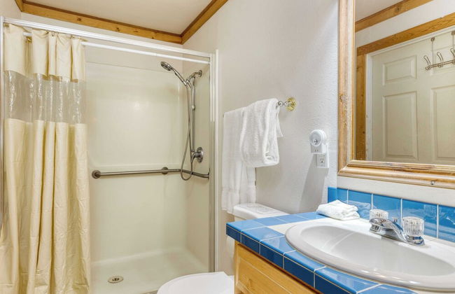 Cove Cottage by Avantstay Waterfront Views + Spa - Photo 8