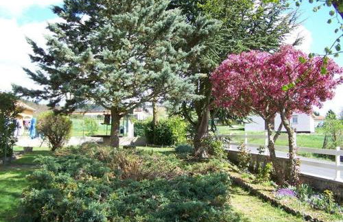 Appartement Spacieux avec Jardin Privatif, Proche du Puy-en-Velay et d'un Golf, WiFi Inclus - FR-1-582-286 - Foto 2