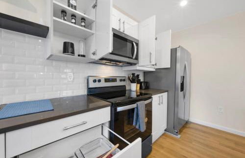 Spacious House in Prime Location - Photo 15