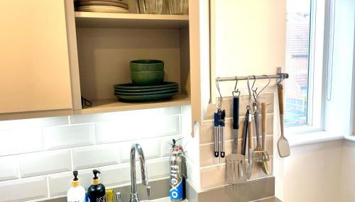 Central Leigh, on the Broadway, private gated parking, balcony - Foto 3