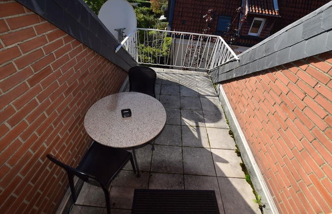 Tolstov-Hotels Generous 3 Room Apartment - Photo 32