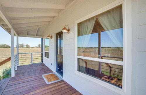 Pond and Grazing Cattle! Rural Getaway Near Van - Foto 27