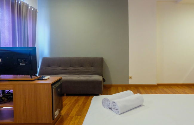 Azalea Suites Cikarang Studio Apartment with Bathtub - Photo 11
