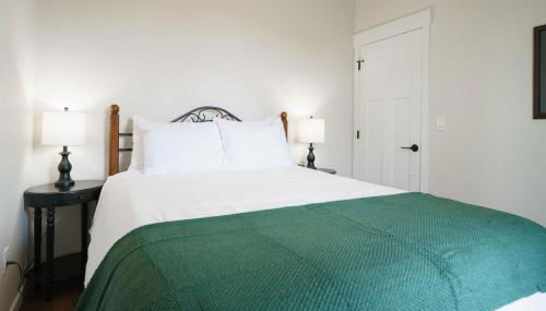 Golf Getaway, Hot Tub, EV Charger, New 2025 Build - Photo 4