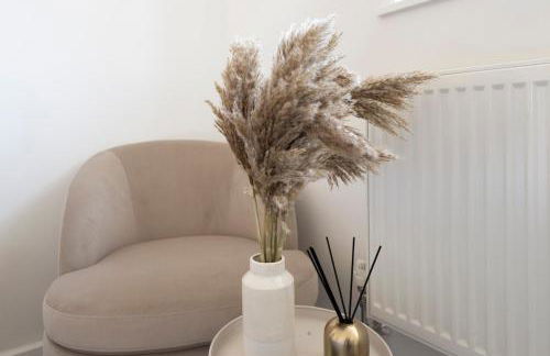 Designer 1BR I Work-From-Home Ready I Fast Wi-Fi - Foto 23