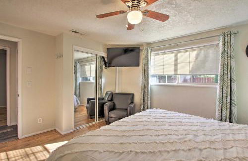 Hot Tub and Theater Room Tropical Springfield Home - Foto 12