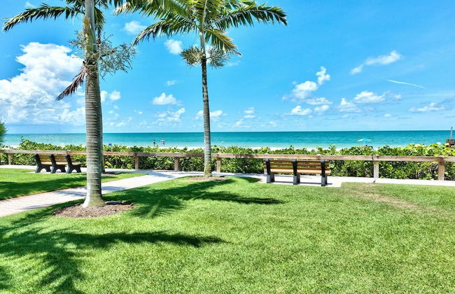 Le Monaco - Romantic 1 BR Condo Steps from 5th Ave S. Chic Coastal Retreat with King Bed and Beach Access. Perfect Location for Couples Near Dining, Shopping, and Naples Beach - Foto 12