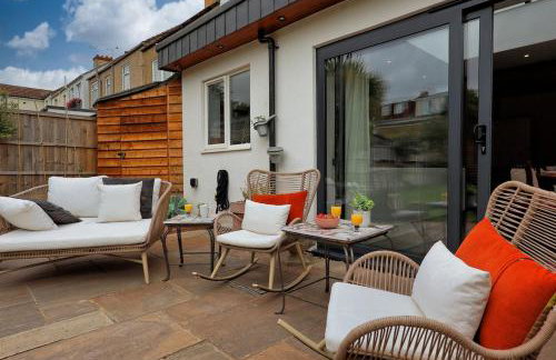 Beautiful 5 bed house, relaxing garden and driveway parking 10 min to the beach - Foto 16