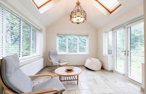 Hot Tub Free Parking 5 Bedroom Large Space - Photo 2