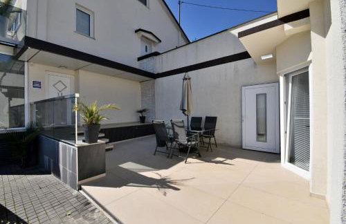 Apartments Lux with pool - Foto 28