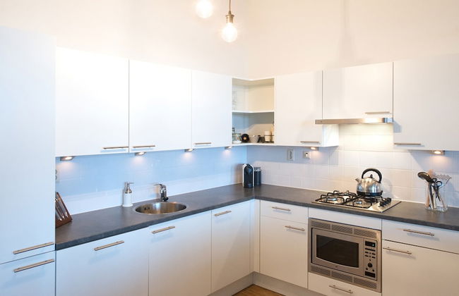 Appealing Apartment in Den Haag With Balcony, Terrace - Photo 24