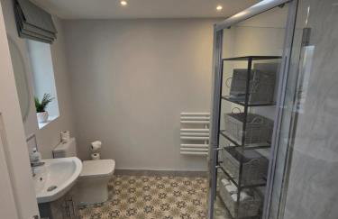 Newly Refurbished Townhouse - Foto 9