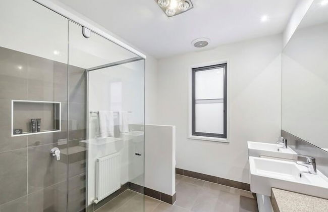 Gorgeous 5 Bedroom - Golf Course Views - Photo 17