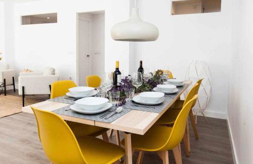 ISG Apartments Downtown family haven Free parking spot - Foto 10