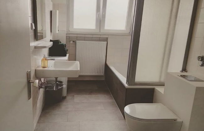 Modern Apartment With Balcony - Photo 26