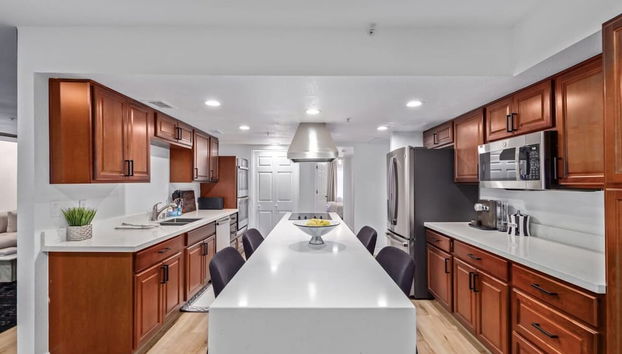 8BR Villa Heated Pool Putt Grn Billiards Sleeps 18 - Foto 3, Habitación