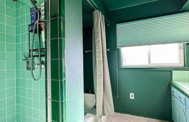 6BR Pool Escape for Friends and Family - LOU1 - BUR - Foto 34