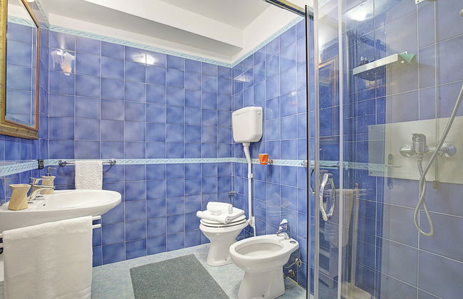 Robert House 50m From The Lake - Photo 12