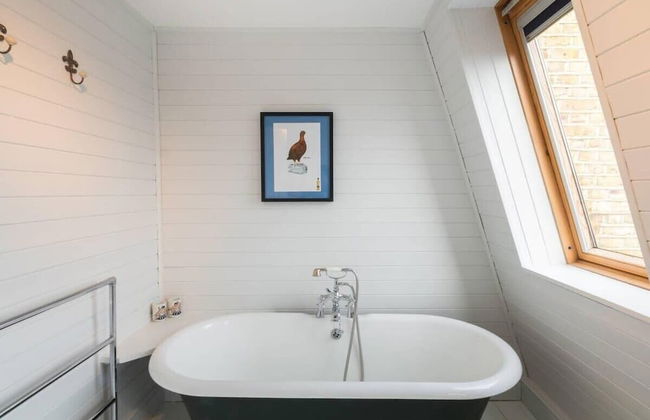 Fulham 4-bed House & Garden Near Tube - Photo 28