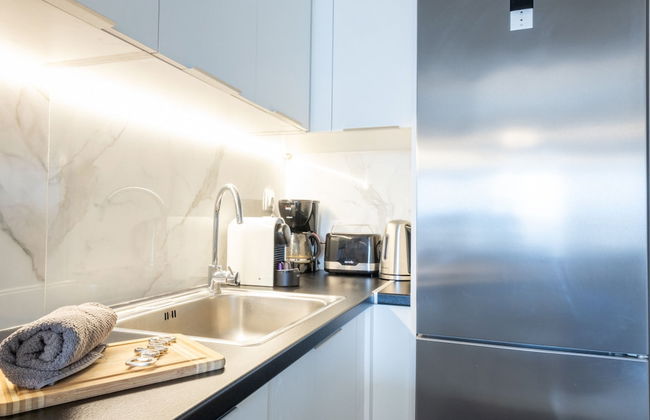 Beachfront 2-bedroom Stay in Voula - Photo 17