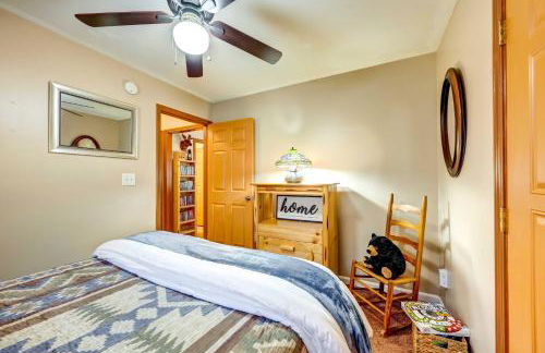 Scenic Marble Cabin with Fire Pit! - Foto 16