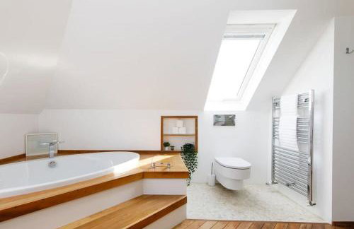 Secluded Barn Style Home With hot tub - Sleeps 12 - Foto 90