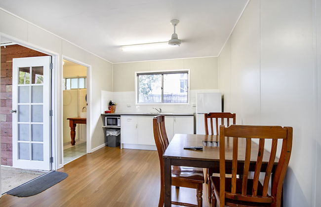 Bush Village Holiday Cabins - Photo 33