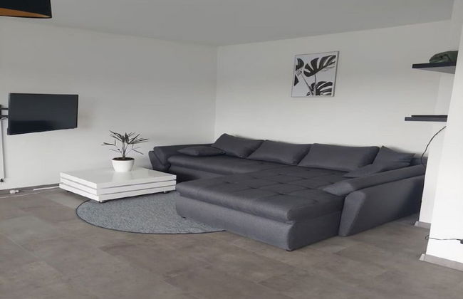 Modern Apartment With Balcony - Photo 19