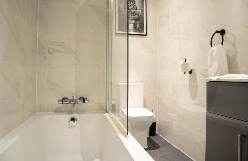 Central Bradford 1 Bed With Super King Bed Workspace WiFi & Netflix - Foto 15