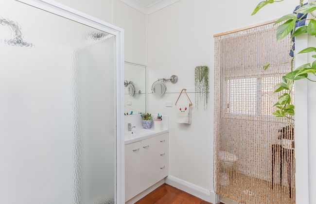 Kingy Beach House - Pet Friendly - Photo 12