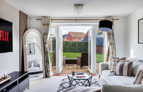 Stunning Detached House with Driveway Parking, Office Room, Self-Check-In, Fast WiFi and Smart TV with Sky and Netflix by Yoko Property - Photo 27