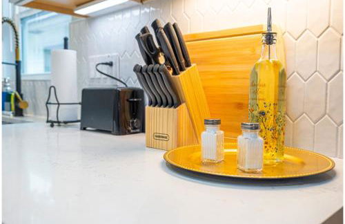 Spacious Delightful 4 BR/ 3 BA Close to Downtown - Foto 60