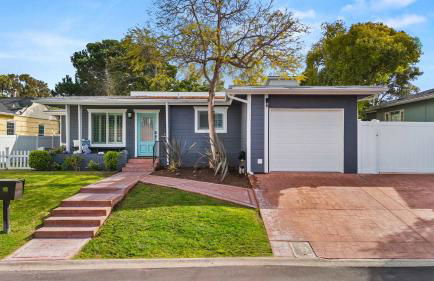 Cozy 3BR Steps to Dining & Attractions - Foto 1