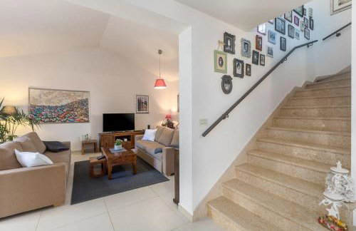 Malerische Villa mit Privatpool, mediterranem Garten, Outdoor-Kueche, Waschmaschine, Trockner - Photo 16