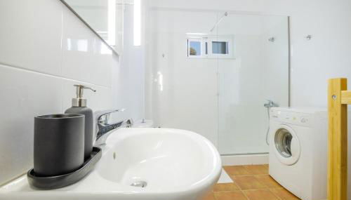 Alethea's Sea View Apartment - Foto 4, towels, Shower