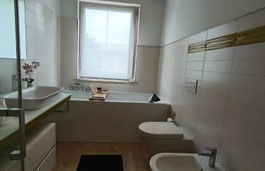 Casa Evelina con Parcheggio esterno e Garage gratis, appartamento con idromassaggio per due - Photo 20