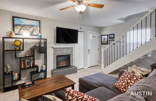 2 Miles to DT Updated Pet-Friendly Home for Four - Foto 2