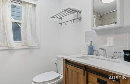 Walk to E. Austin Hotspots 2BR 1BA w Parking Dog-Friendly By Austin Vacay - Foto 13