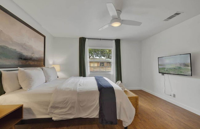 Elegant and Stylish Glenmoor Abode - 5 min to Town - Foto 3