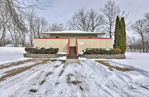 Pet-Friendly Retreat with Deck Steps to Marina! - Foto 20