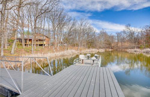 Historic Clark Cabin with Deck and Fishing Pond Access - Foto 1